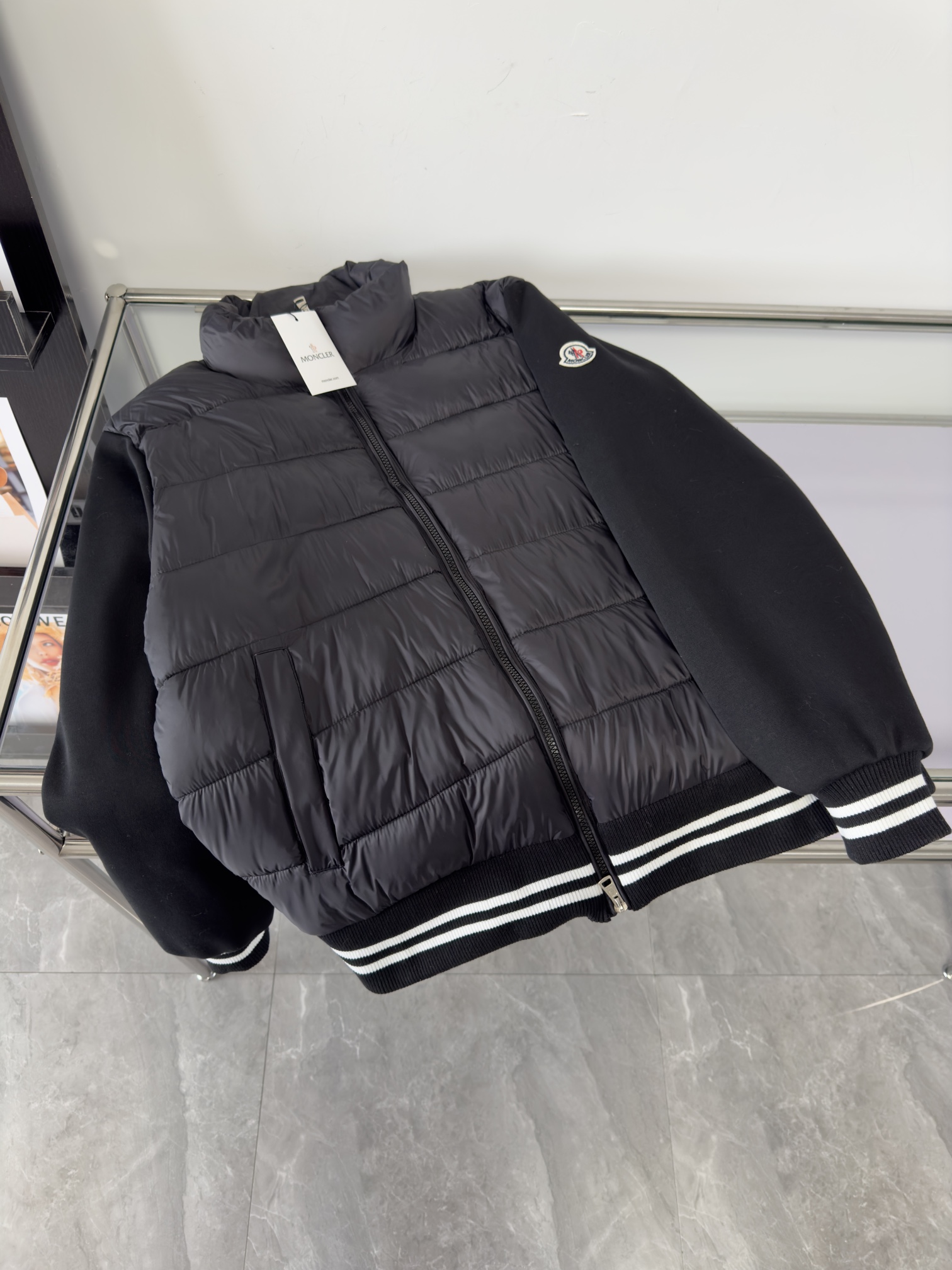 【Moncler】 ダウンジャケット大特価開催