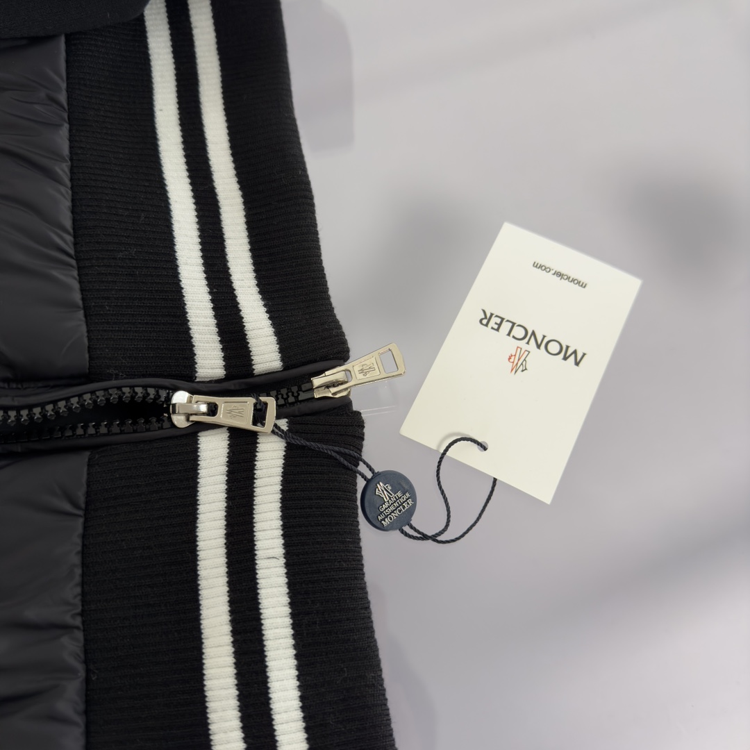 【Moncler】 ダウンジャケット大特価開催