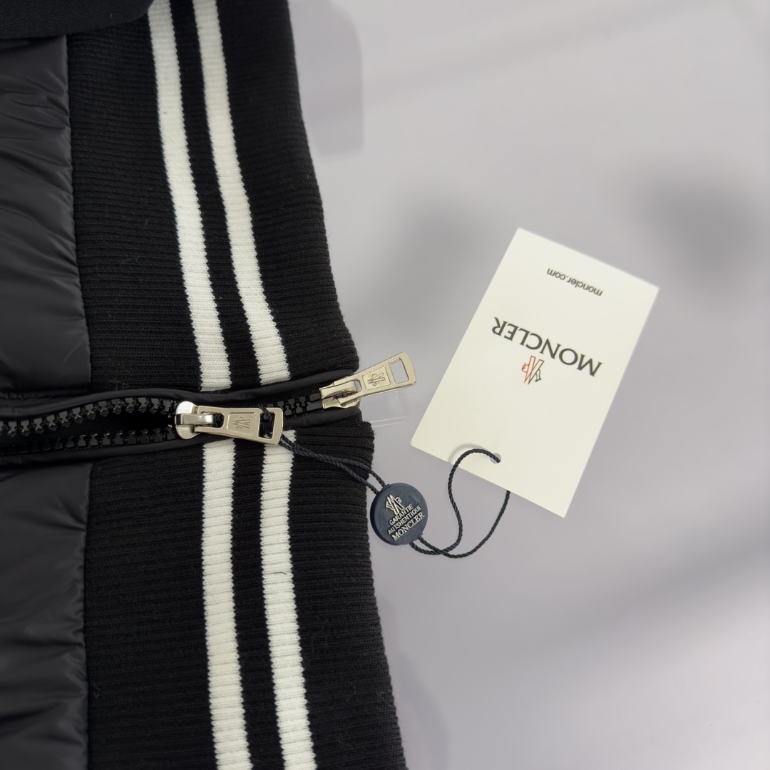 【Moncler】 ダウンジャケット大特価開催