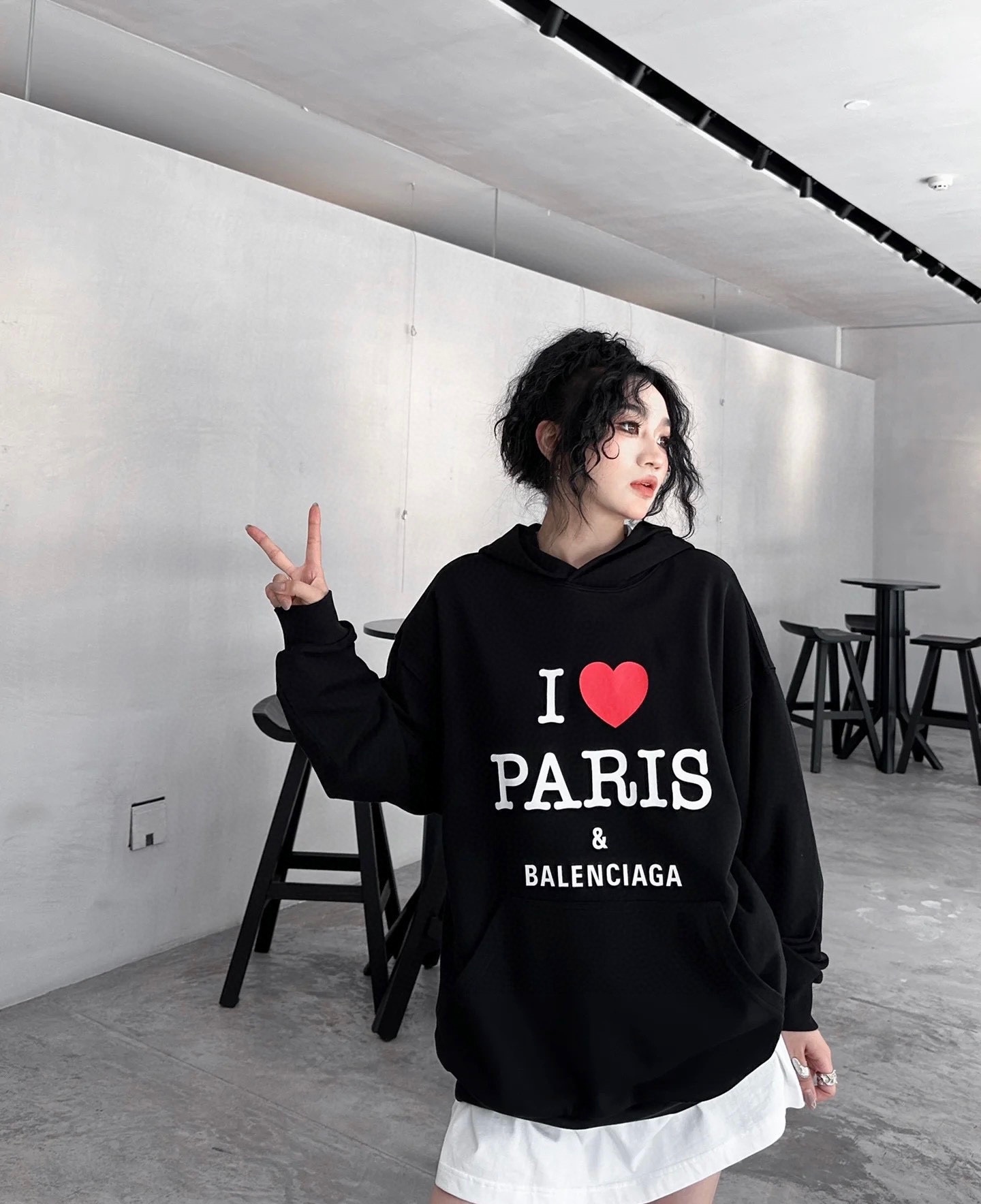 【BALENCIAGA】バレンシアガ パーカー 男女兼用 ご好評に付き再入荷！