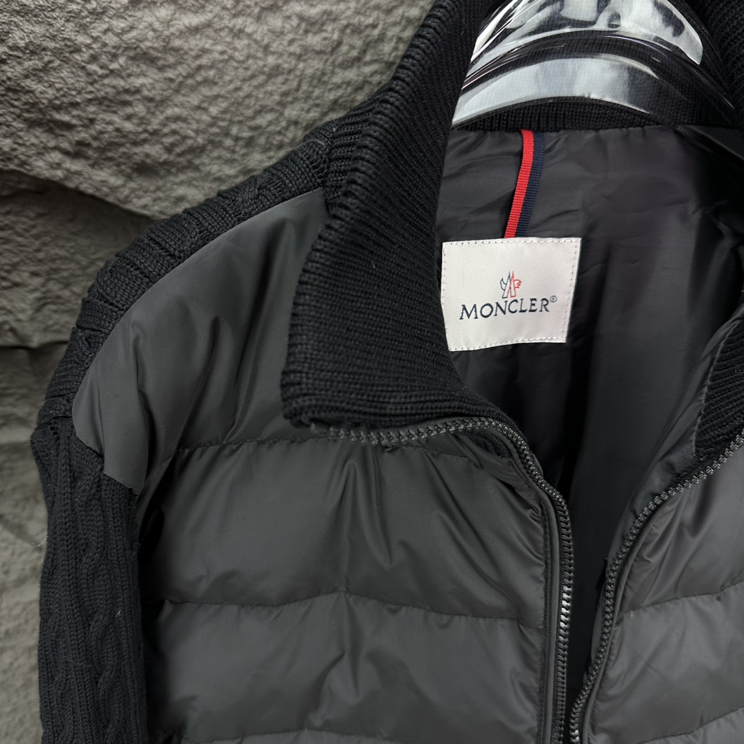 【Moncler】 ダウンジャケット大特価開催
