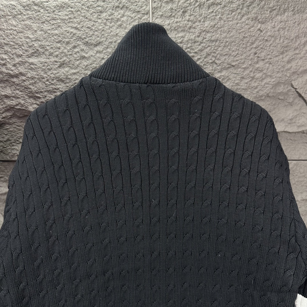 【Moncler】 ダウンジャケット大特価開催