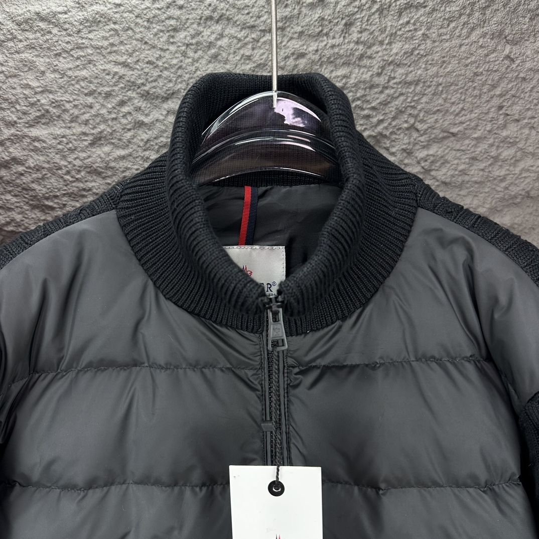 【Moncler】 ダウンジャケット大特価開催