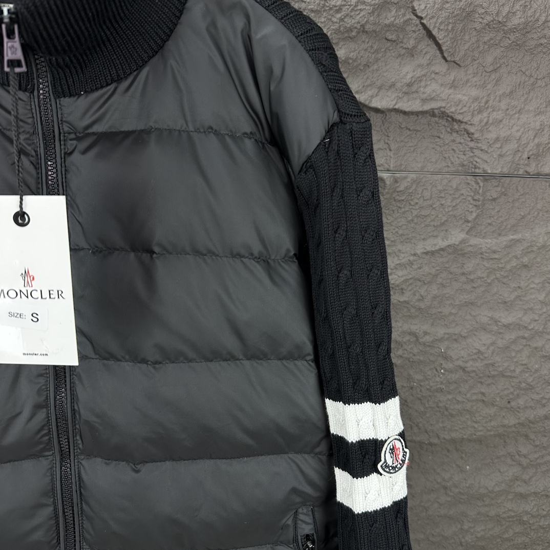 【Moncler】 ダウンジャケット大特価開催