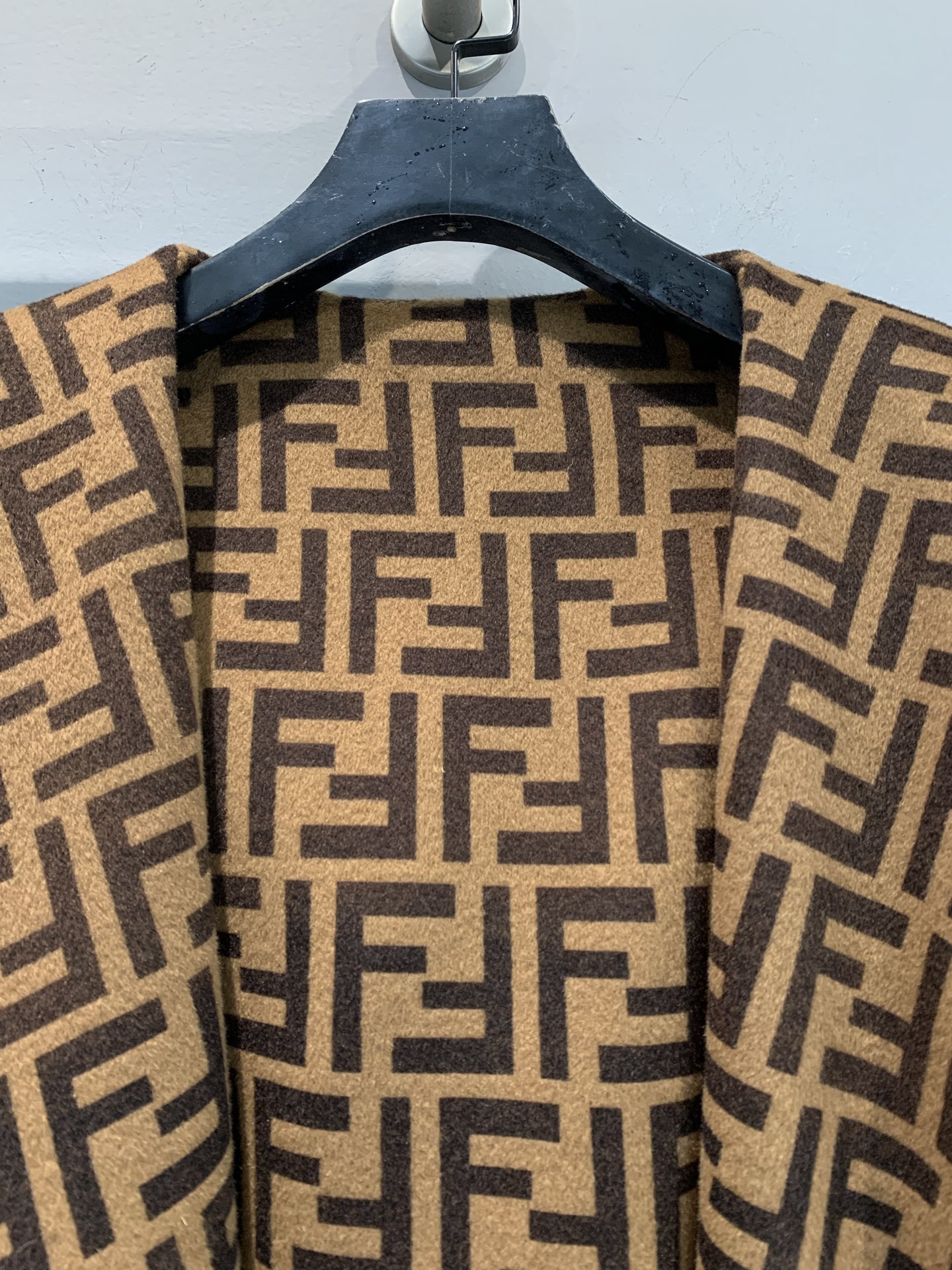 【FENDI旗艦店】フェンディ オーバーコート ご好評に付き再入荷！