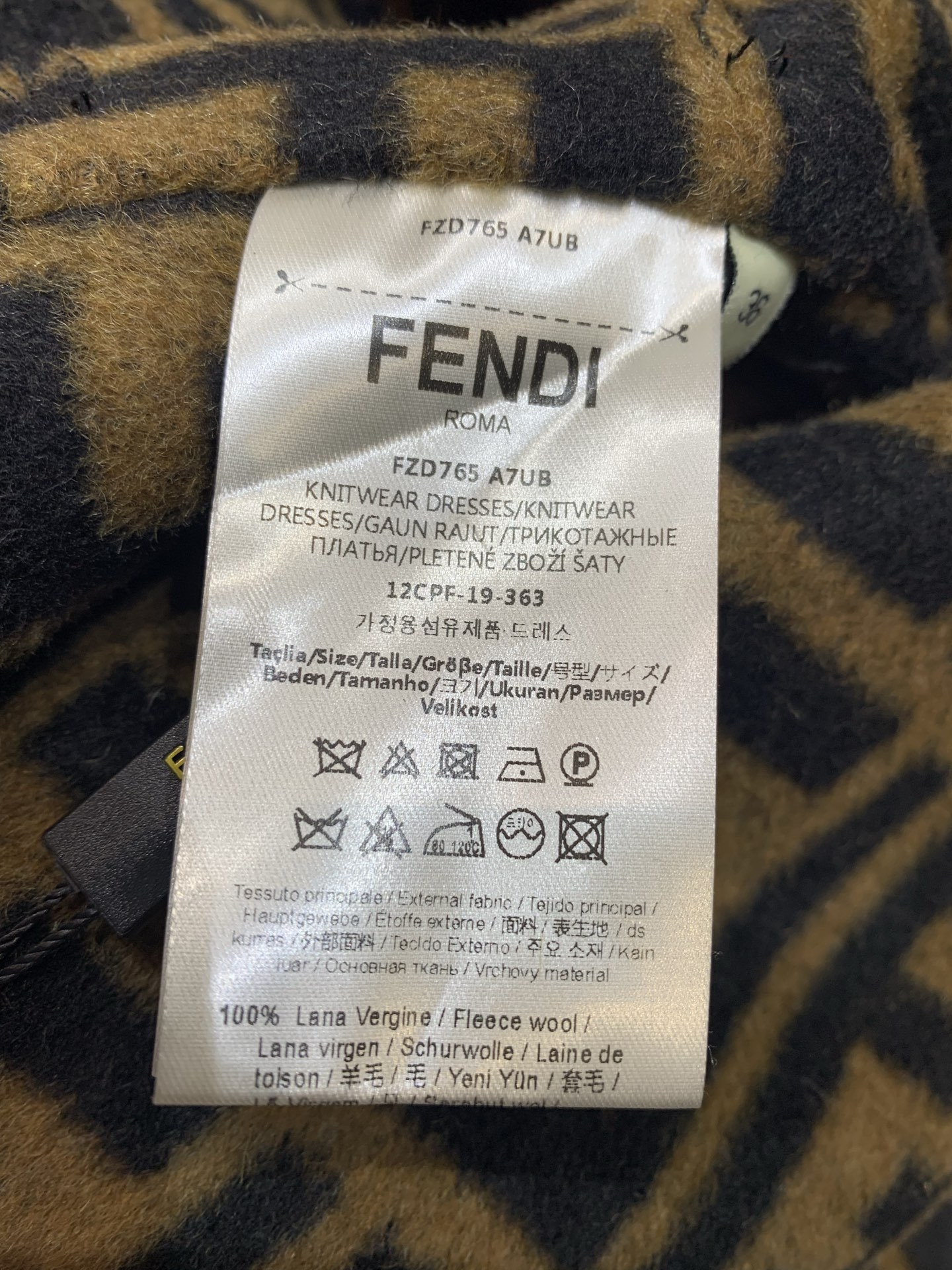 【FENDI旗艦店】フェンディ オーバーコート ご好評に付き再入荷！