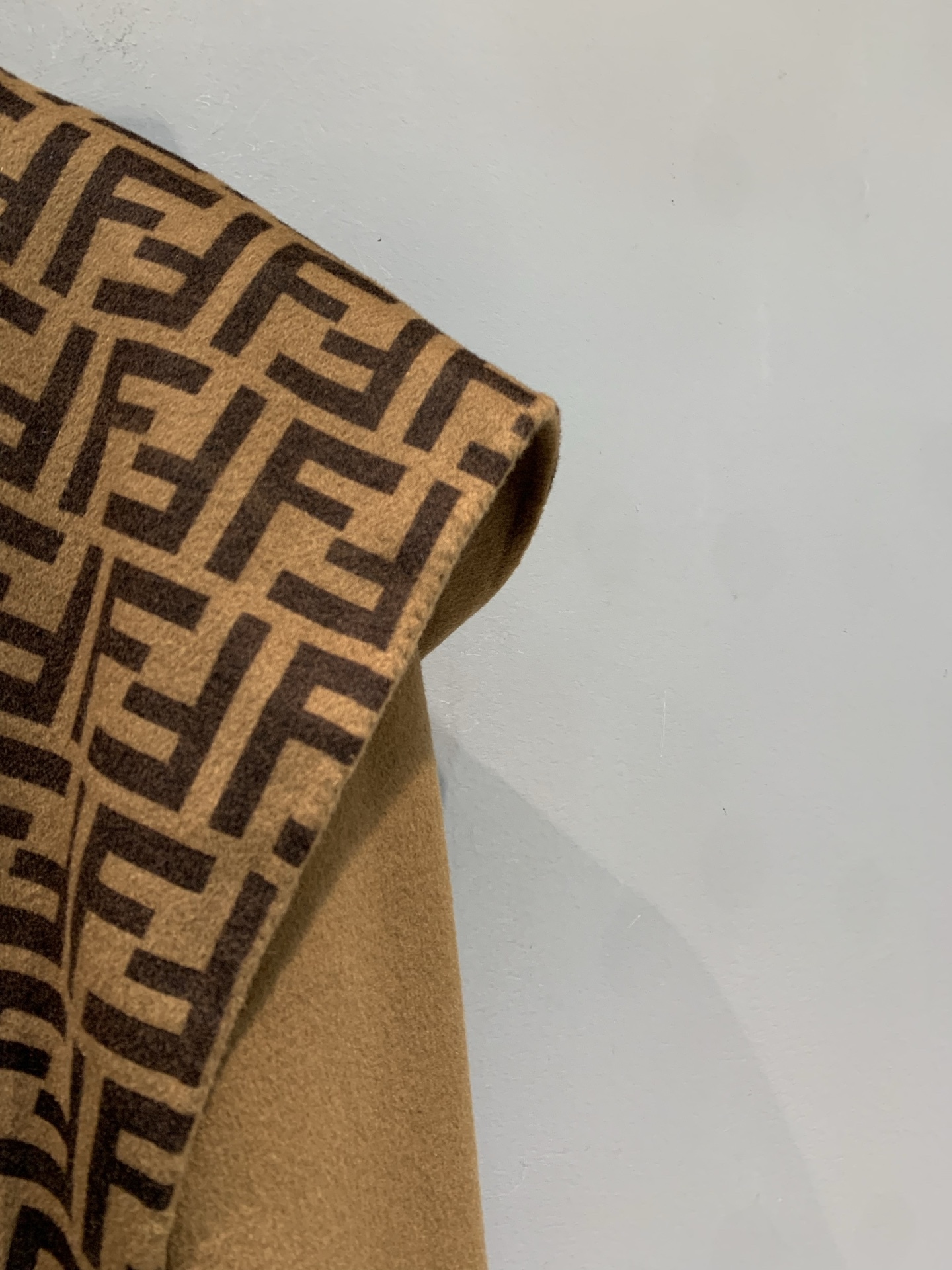 【FENDI旗艦店】フェンディ オーバーコート ご好評に付き再入荷！