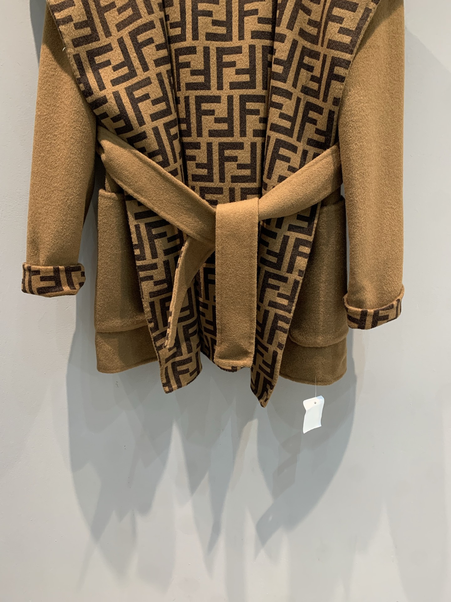 【FENDI旗艦店】フェンディ オーバーコート ご好評に付き再入荷！