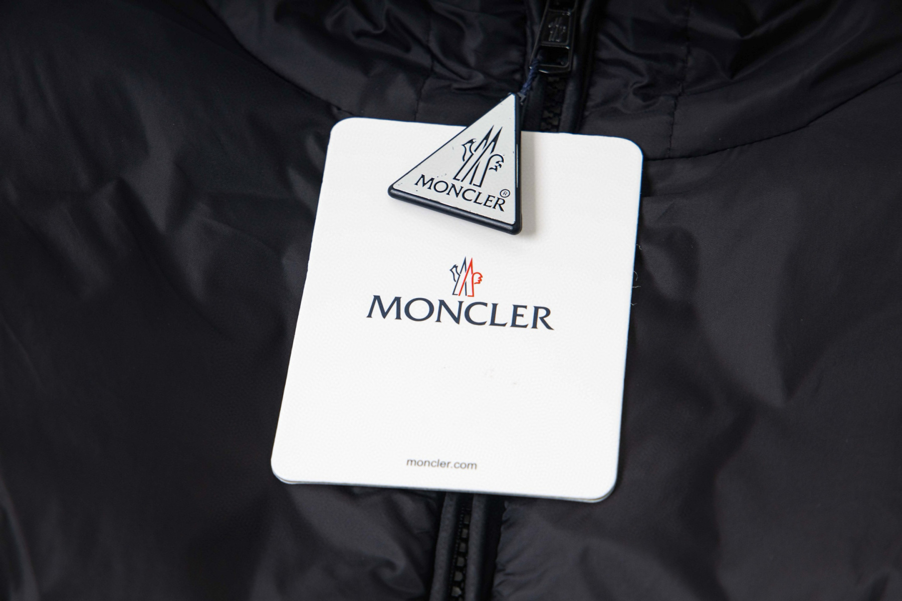 【MONCLER 公式旗艦店】モンクレール ダウンジャケット ご好評に付き再入荷！