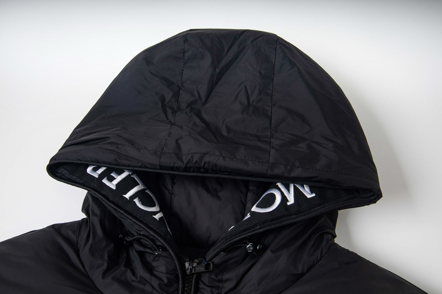 【MONCLER 公式旗艦店】モンクレール ダウンジャケット ご好評に付き再入荷！