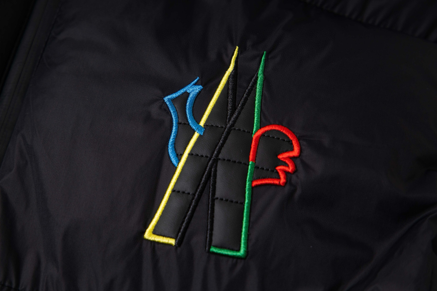 【MONCLER 公式旗艦店】モンクレール ダウンジャケット ご好評に付き再入荷！