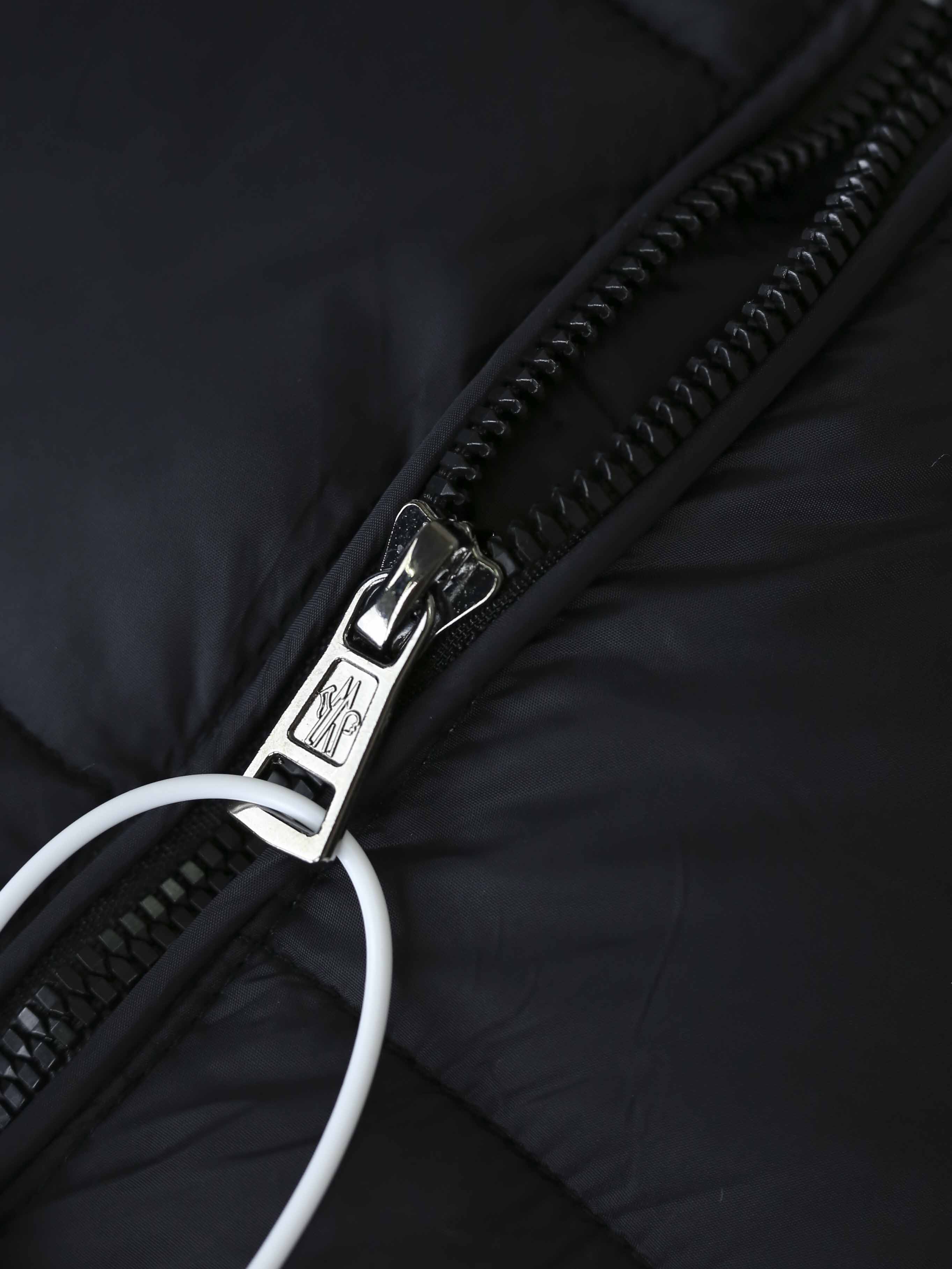 【MONCLER 公式旗艦店】モンクレール ダウンジャケット ご好評に付き再入荷！