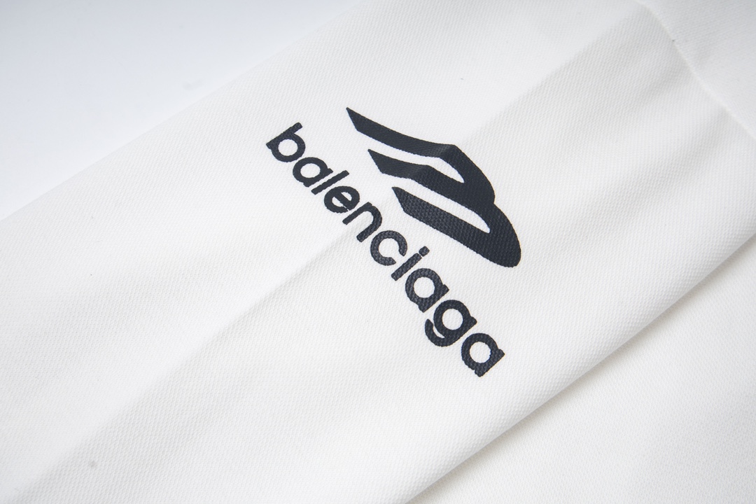 【BALENCIAGA】V ネック長袖 T シャツ