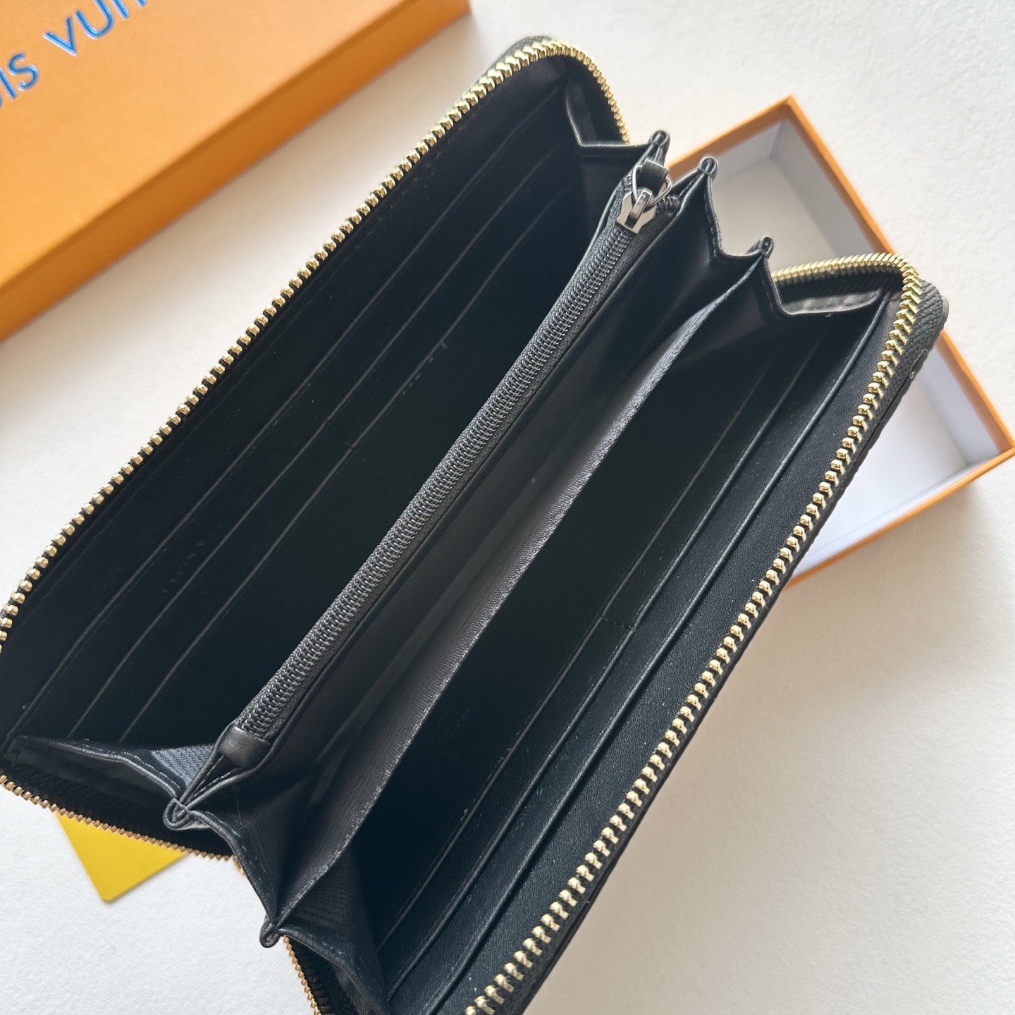 【モノグラム】Louis Vuitton LV×TM ジッピー・ウォレット