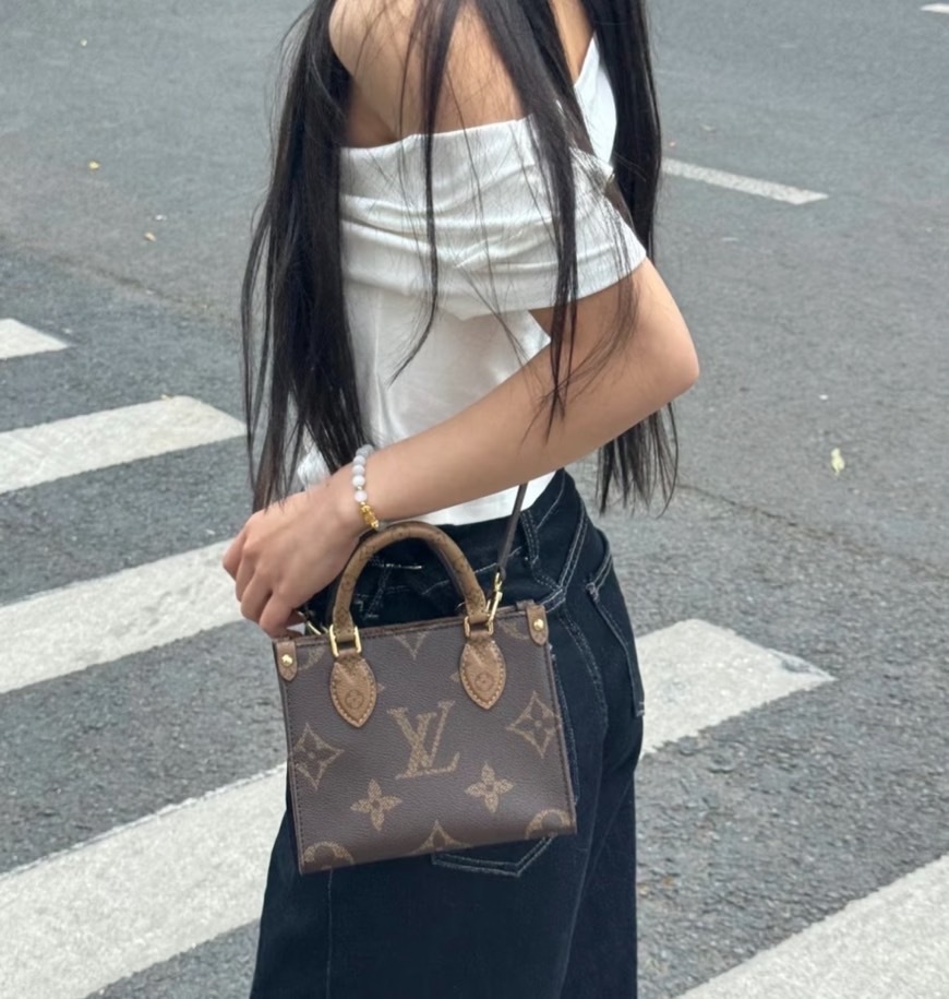 【気分に合わせて選べる♪】Louis Vuitton オンザゴー PM  25cm