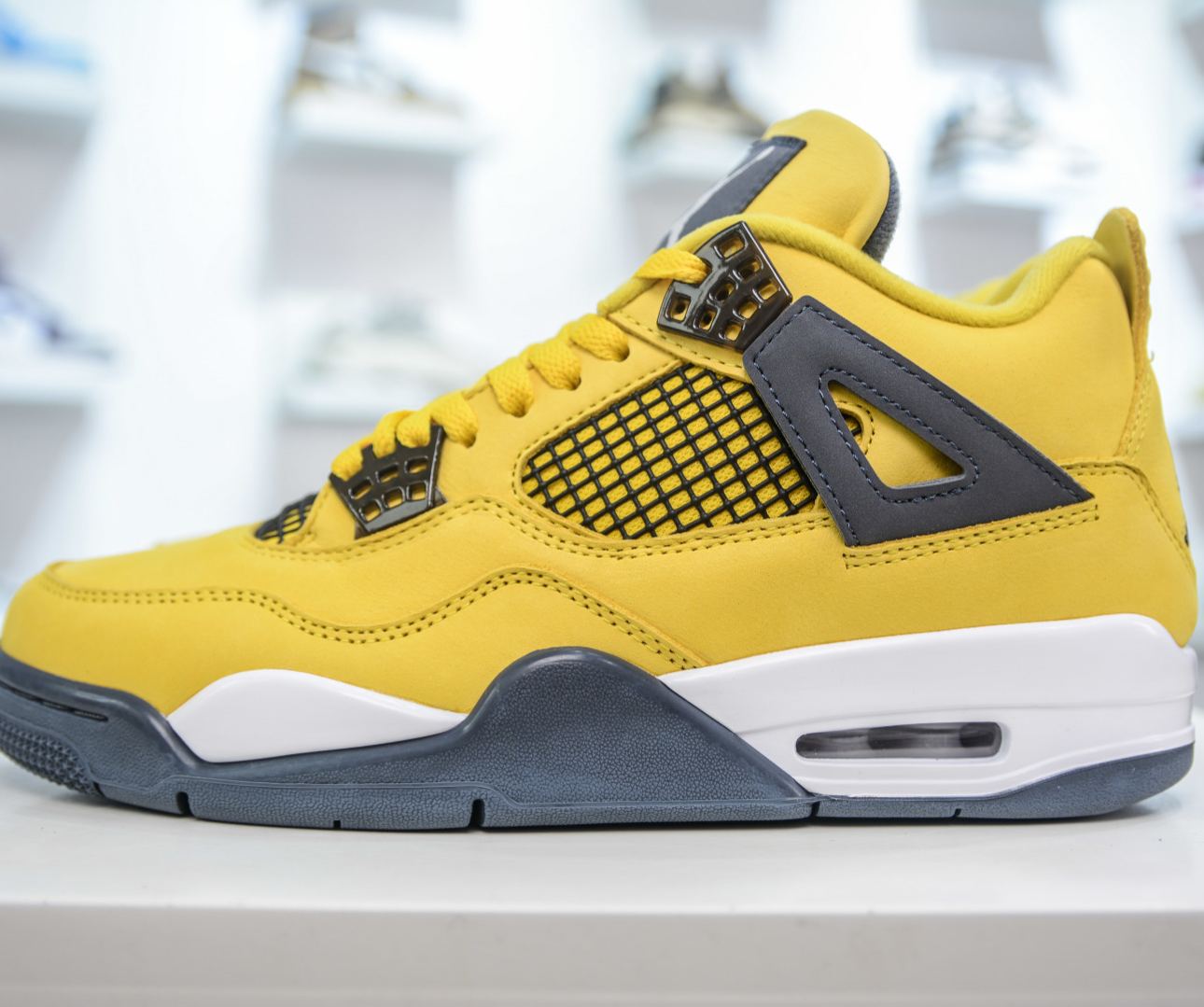 NIKE AIR JORDAN 4 AJ4 Retro "Tour Yellow"