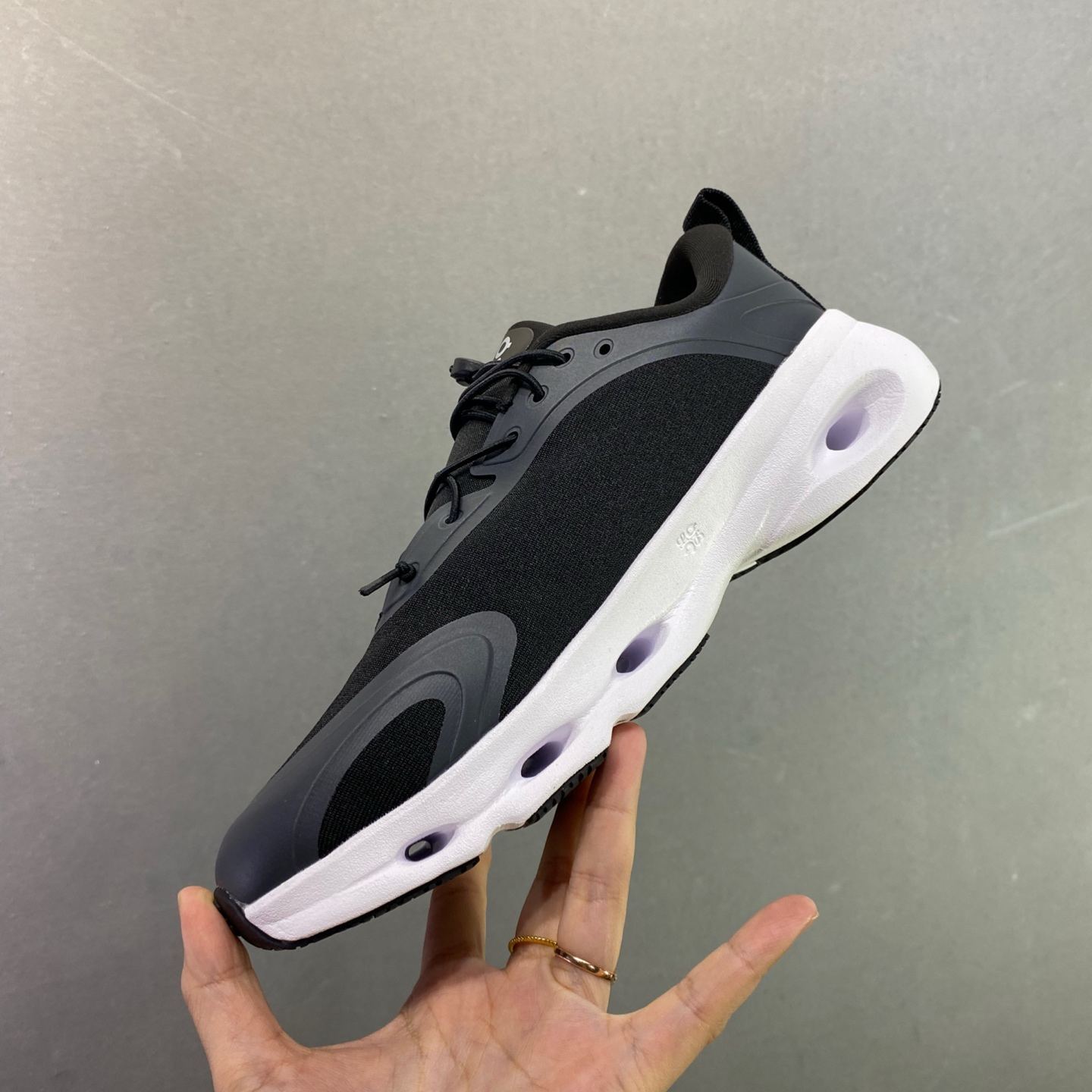 【超人気】LOEWE *ON CloudTec 軽量・快適 ローカット 多機能カジュアルスニーカー