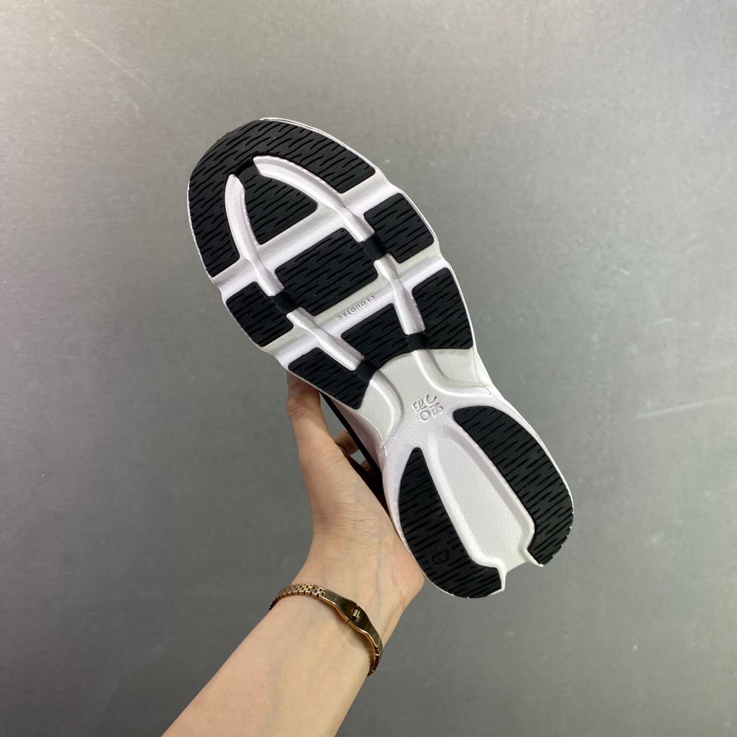 【超人気】LOEWE *ON CloudTec 軽量・快適 ローカット 多機能カジュアルスニーカー