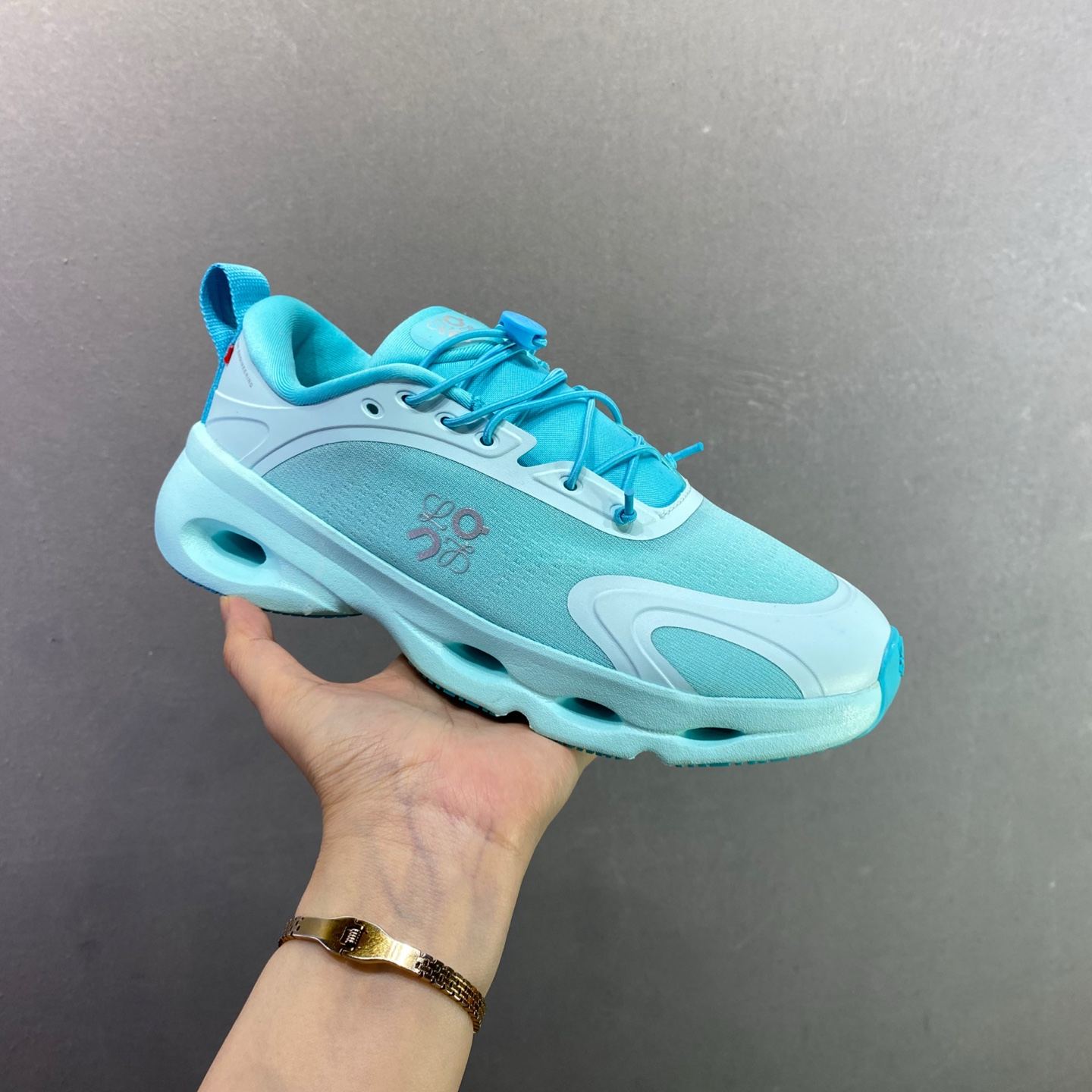 【超人気】LOEWE *ON CloudTec 軽量・快適 ローカット 多機能カジュアルスニーカー