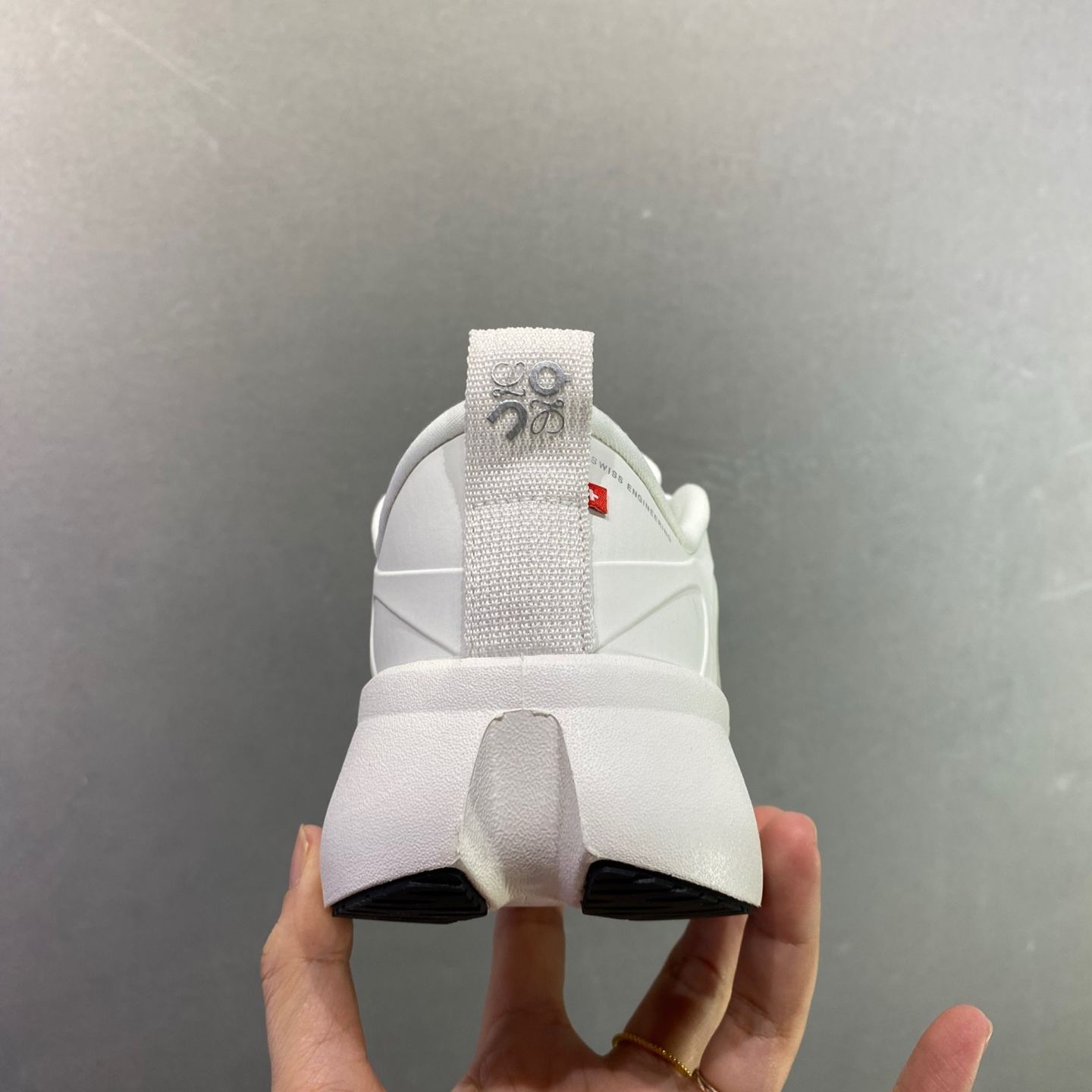 【超人気】LOEWE *ON CloudTec 軽量・快適 ローカット 多機能カジュアルスニーカー