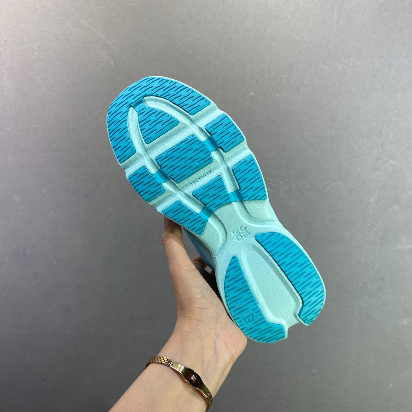 【超人気】LOEWE *ON CloudTec 軽量・快適 ローカット 多機能カジュアルスニーカー