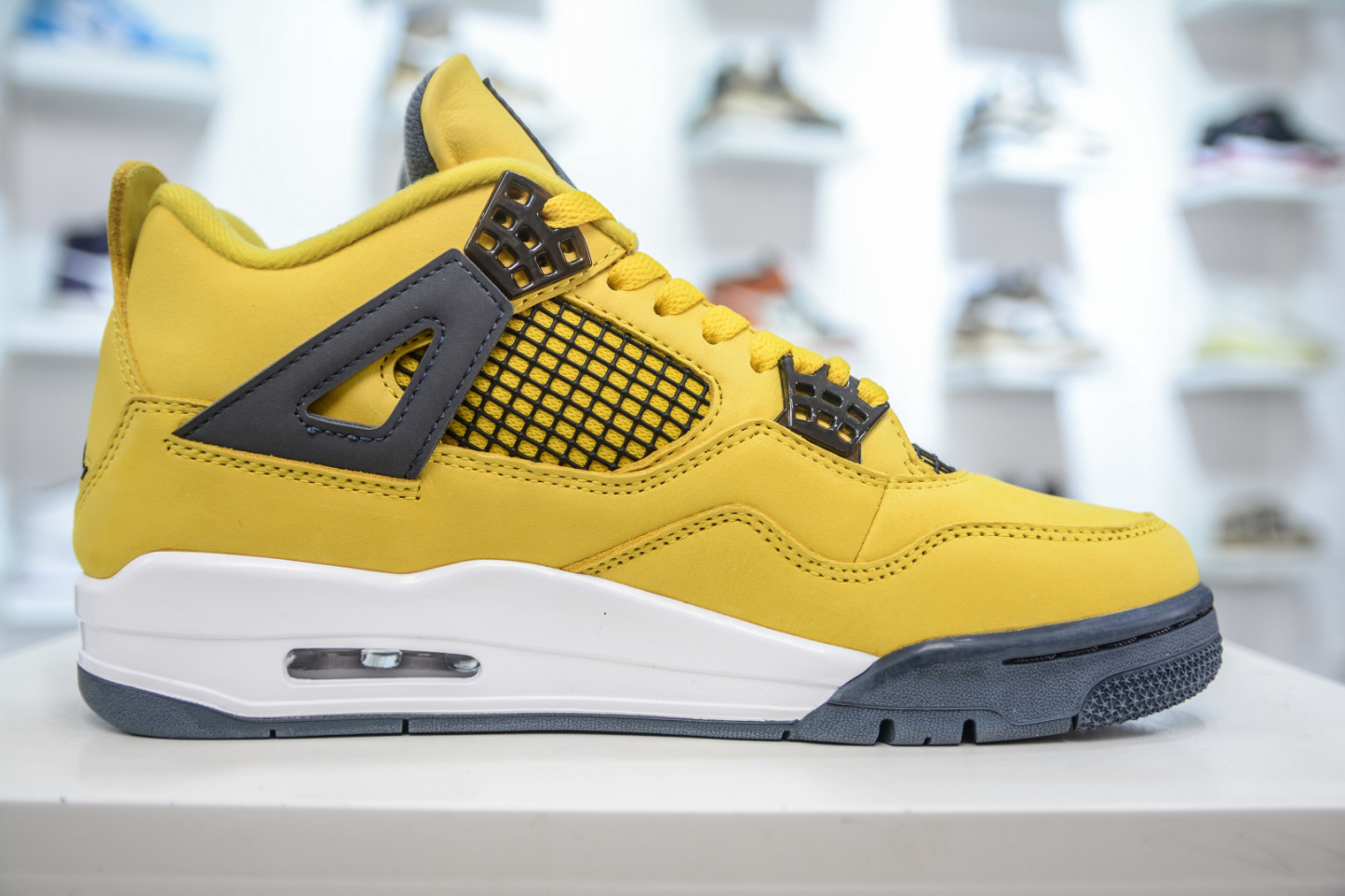 NIKE AIR JORDAN 4 AJ4 Retro "Tour Yellow"