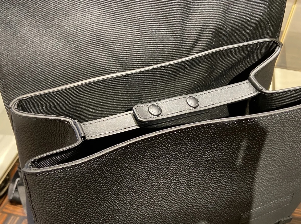 Louis Vuitton ◆シャープでかっこいい【 LV 】ファストライン・バッグパック