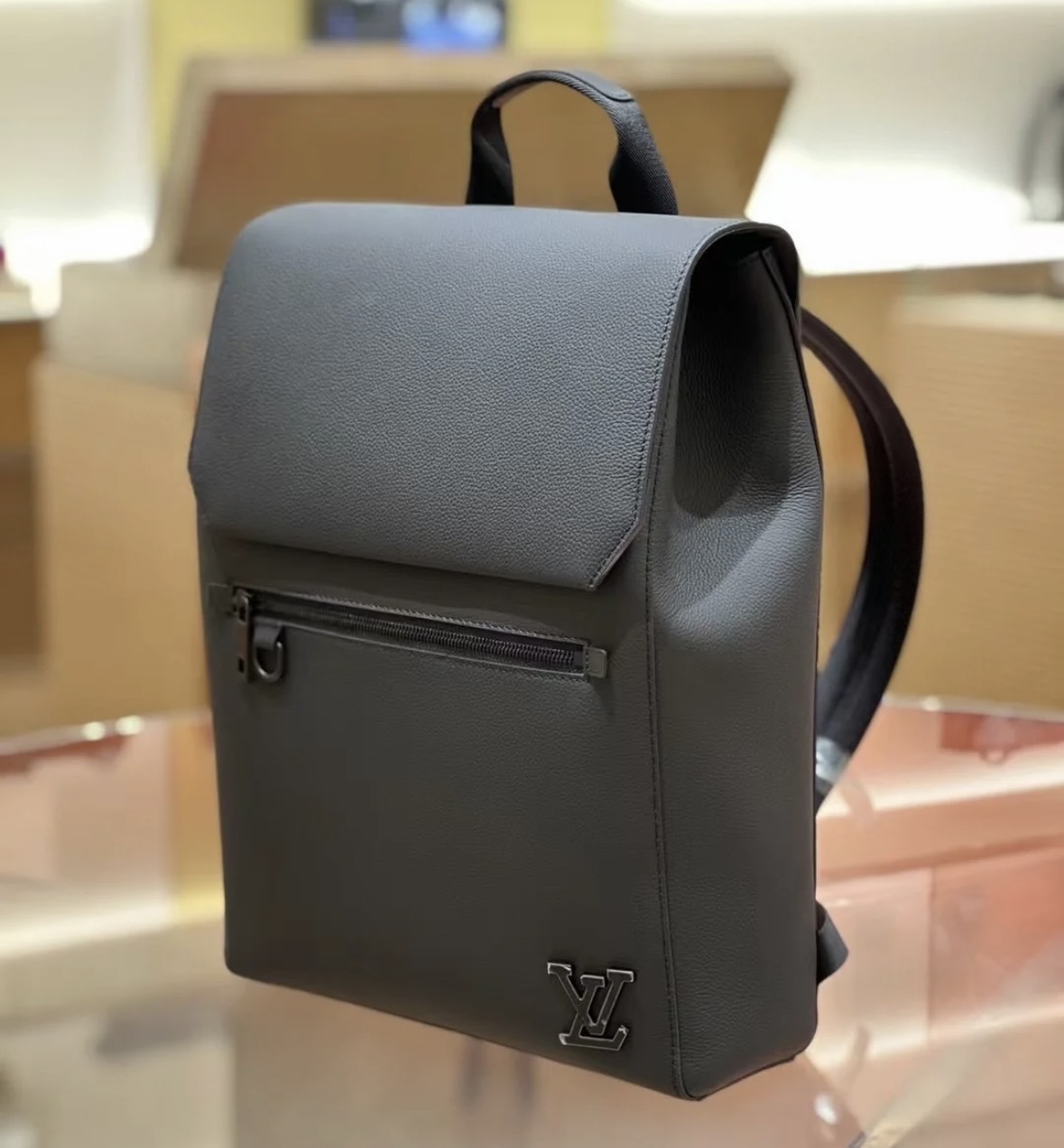 Louis Vuitton ◆シャープでかっこいい【 LV 】ファストライン・バッグパック