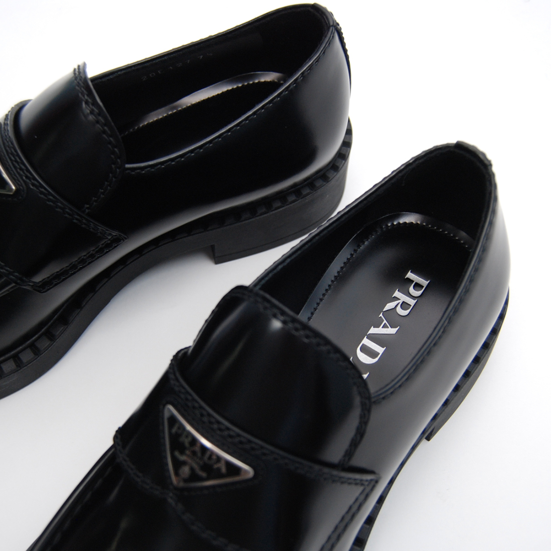 PRADA プラダ トライアングルロゴ レザーローファー レディース ブラック