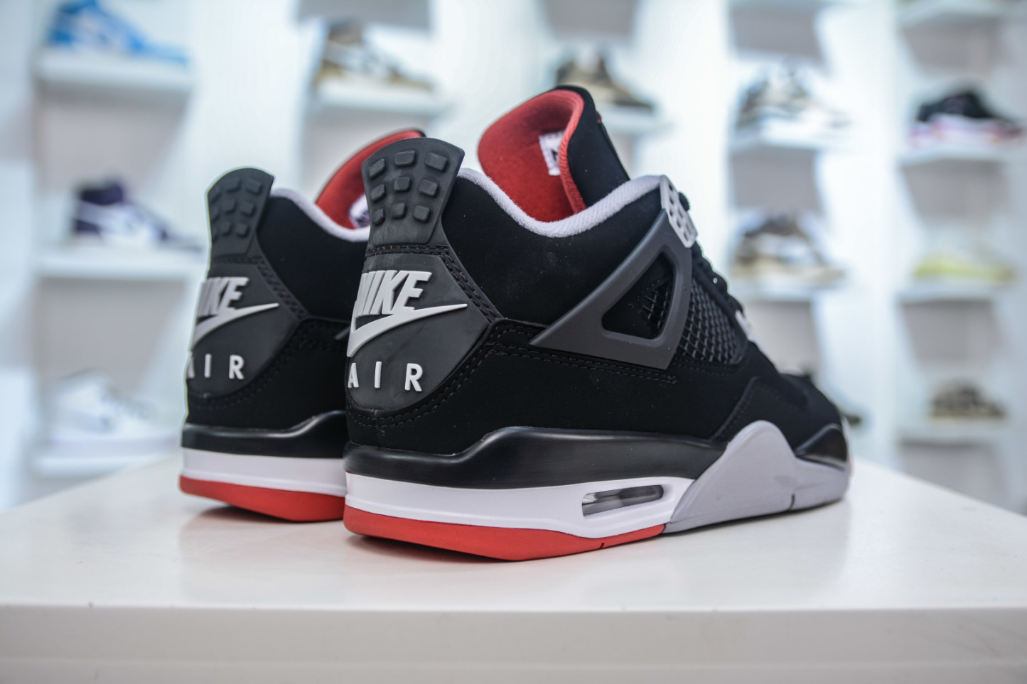 NIKE AIR JORDAN 4 AJ4 Retro Bull