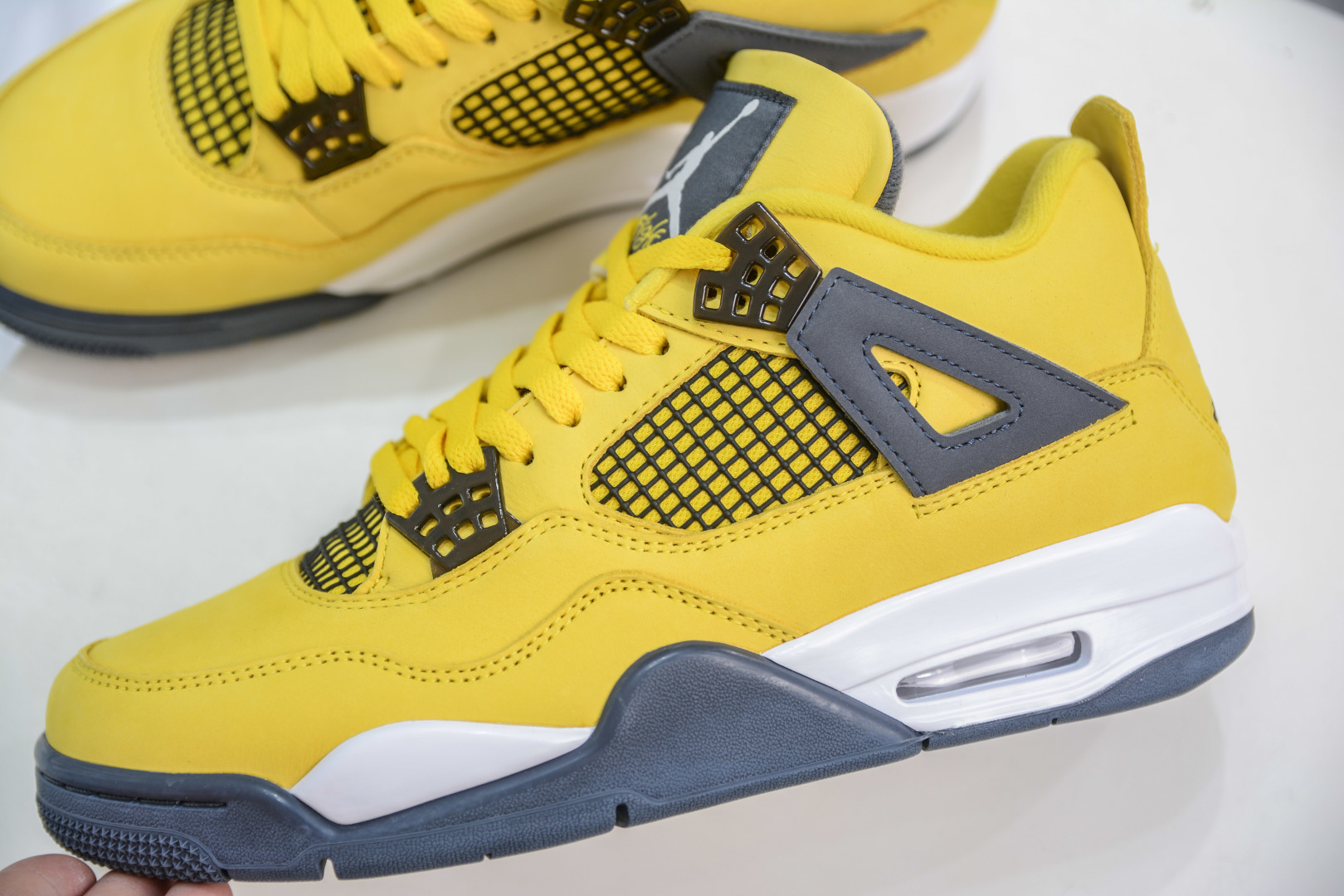 NIKE AIR JORDAN 4 AJ4 Retro "Tour Yellow"