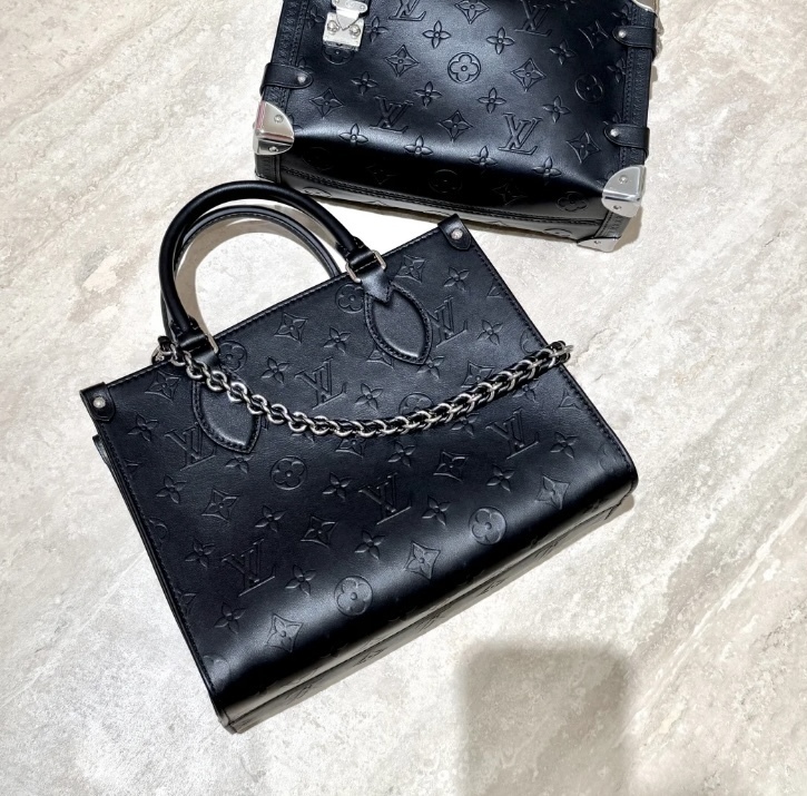 【希少なシルバー金具】★LOUIS VUITTON★OnTheGo ハンドバッグ 25cm