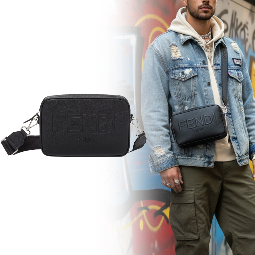 ◆FENDI ROMAカメラケース ブラックレザーバッグ