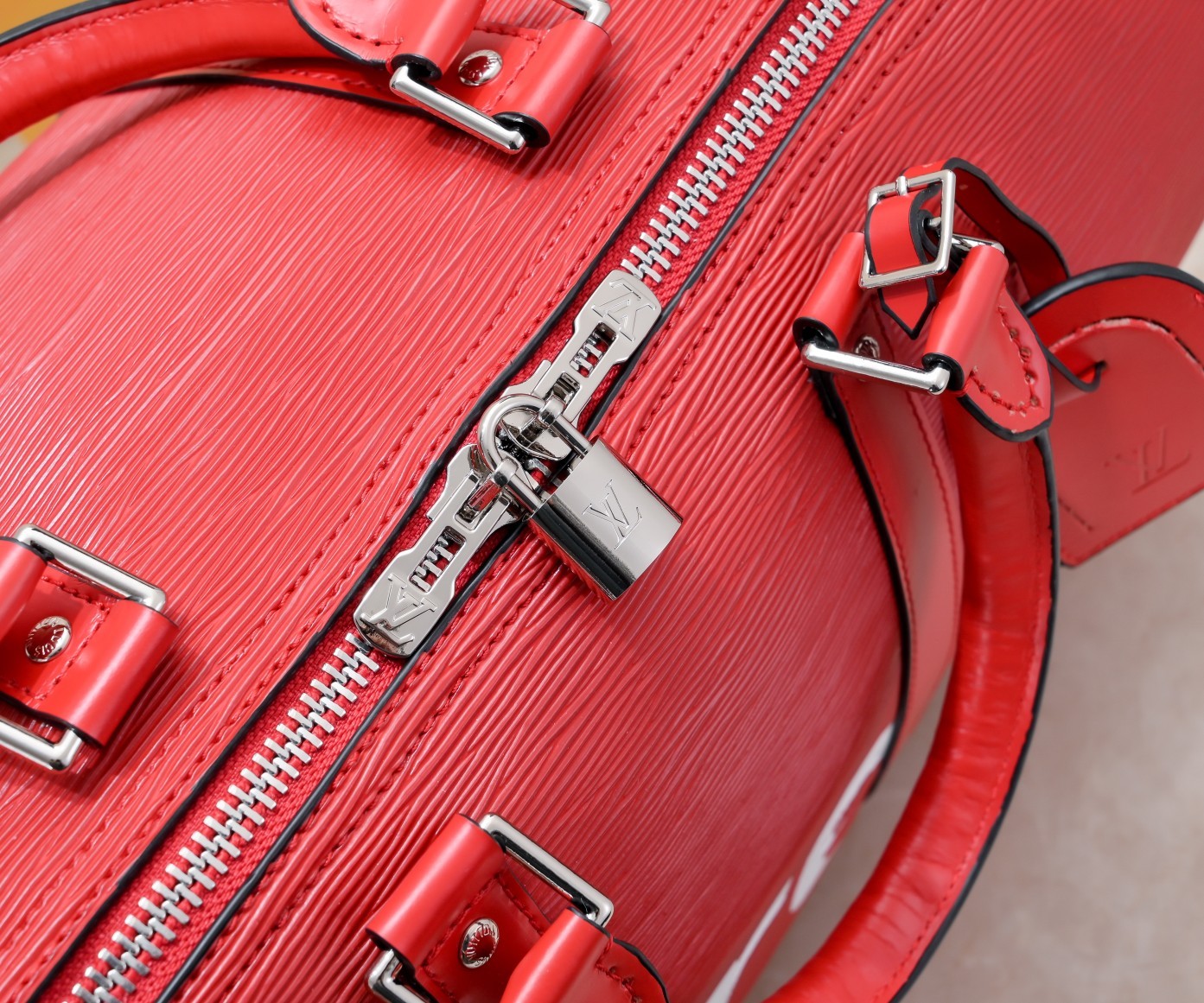 【収納力抜群】Louis Vuitton Supreme ロックイット ビジネスバッグ