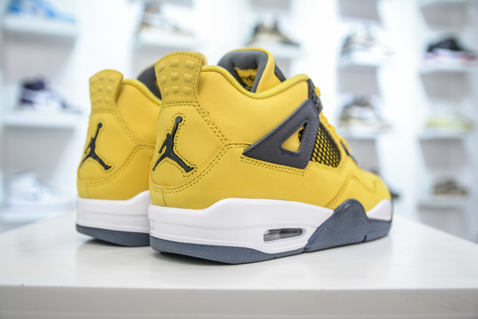 NIKE AIR JORDAN 4 AJ4 Retro "Tour Yellow"