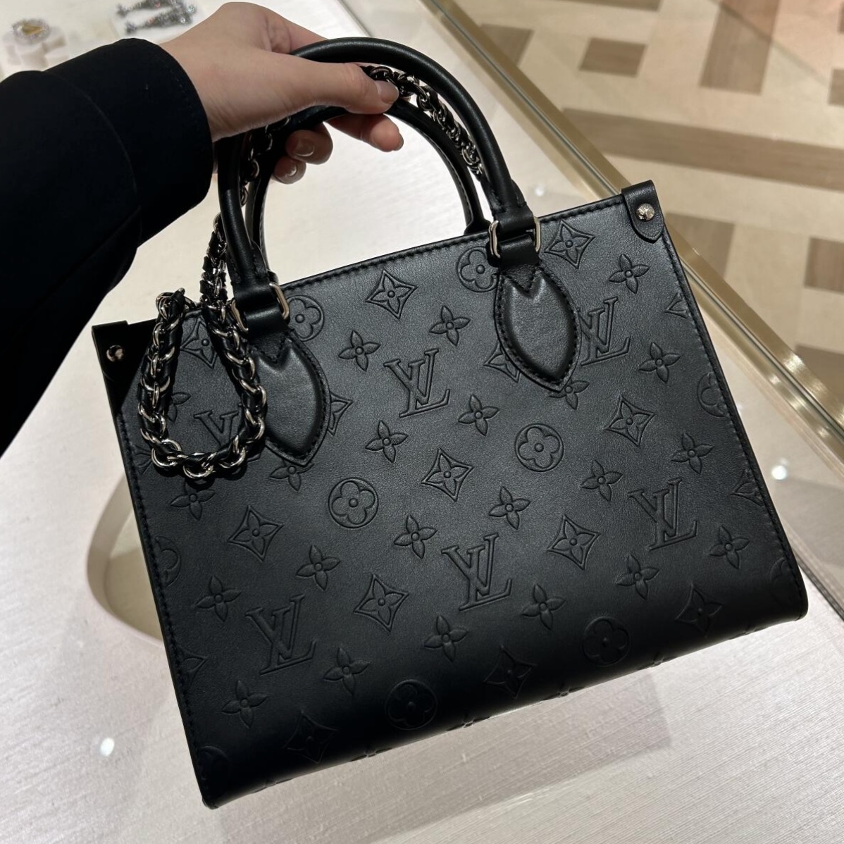 【希少なシルバー金具】★LOUIS VUITTON★OnTheGo ハンドバッグ 25cm