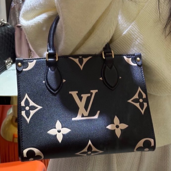 憧れの逸品◆【Louis Vuitton】オンザゴー PM ミニ・トート 25cm