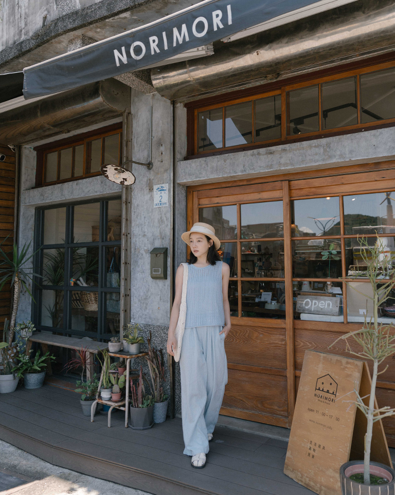 メッシュニットベスト 2色展開