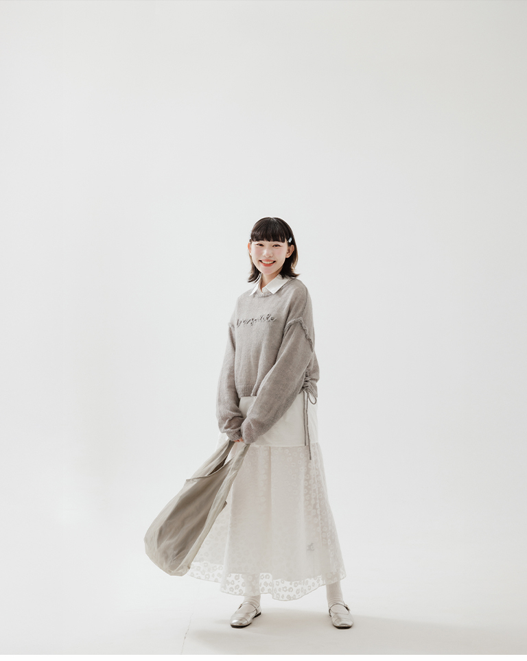 ヘムドローストリングロゴニットトップス 3色展開