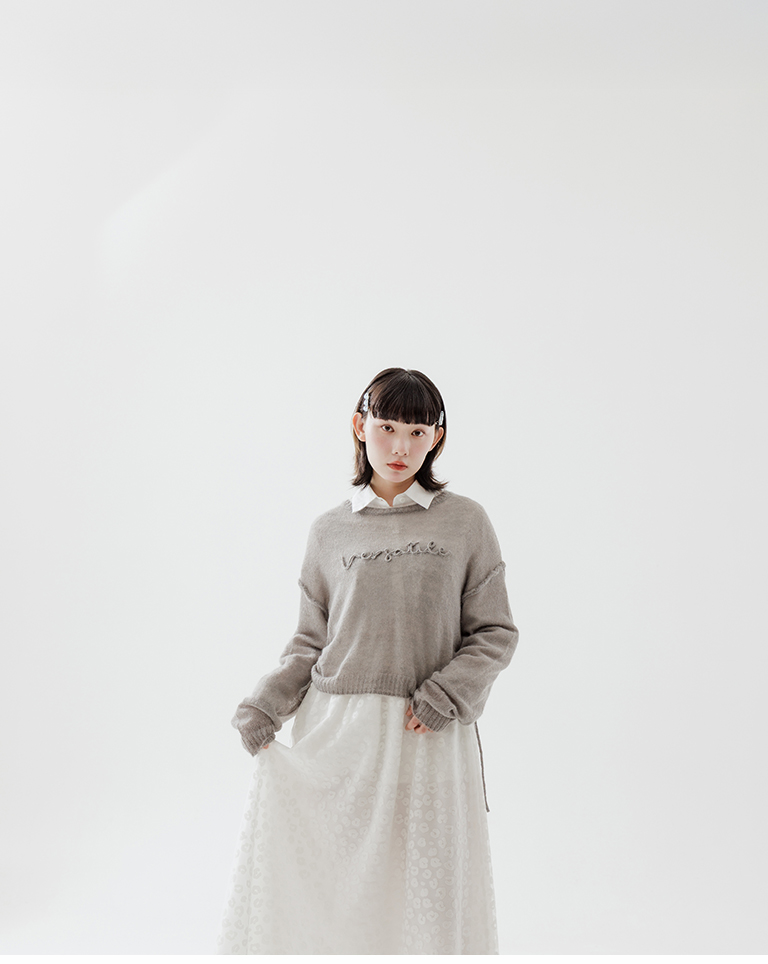 ヘムドローストリングロゴニットトップス 3色展開