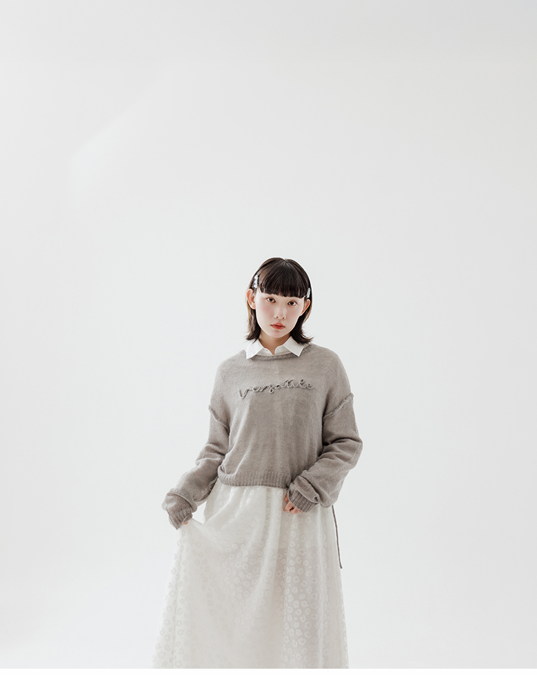 ヘムドローストリングロゴニットトップス 3色展開