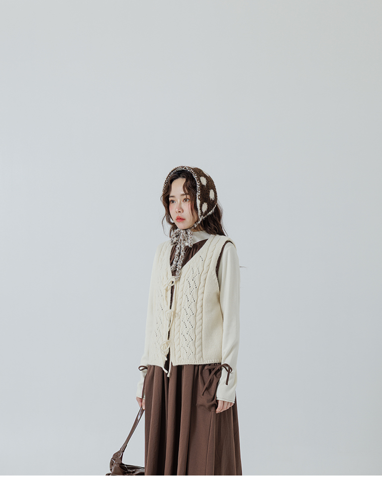 ケーブル透かし編みニットベスト 3色展開