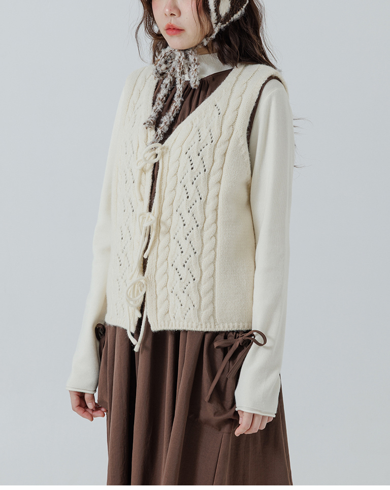 ケーブル透かし編みニットベスト 3色展開