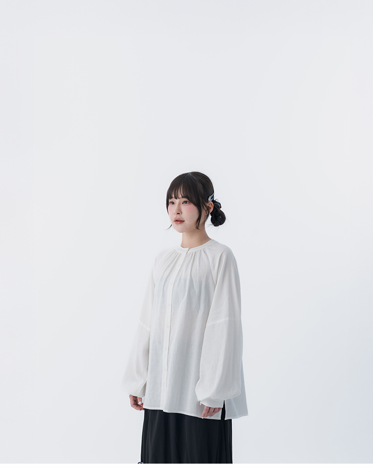 ジャカードラウンドネックパフスリーブシャツ