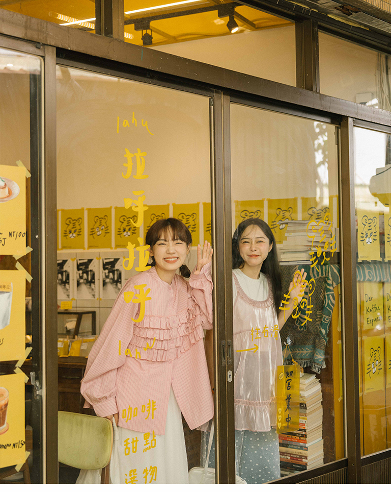 フリルストライプバンドカラーシャツ 2色展開