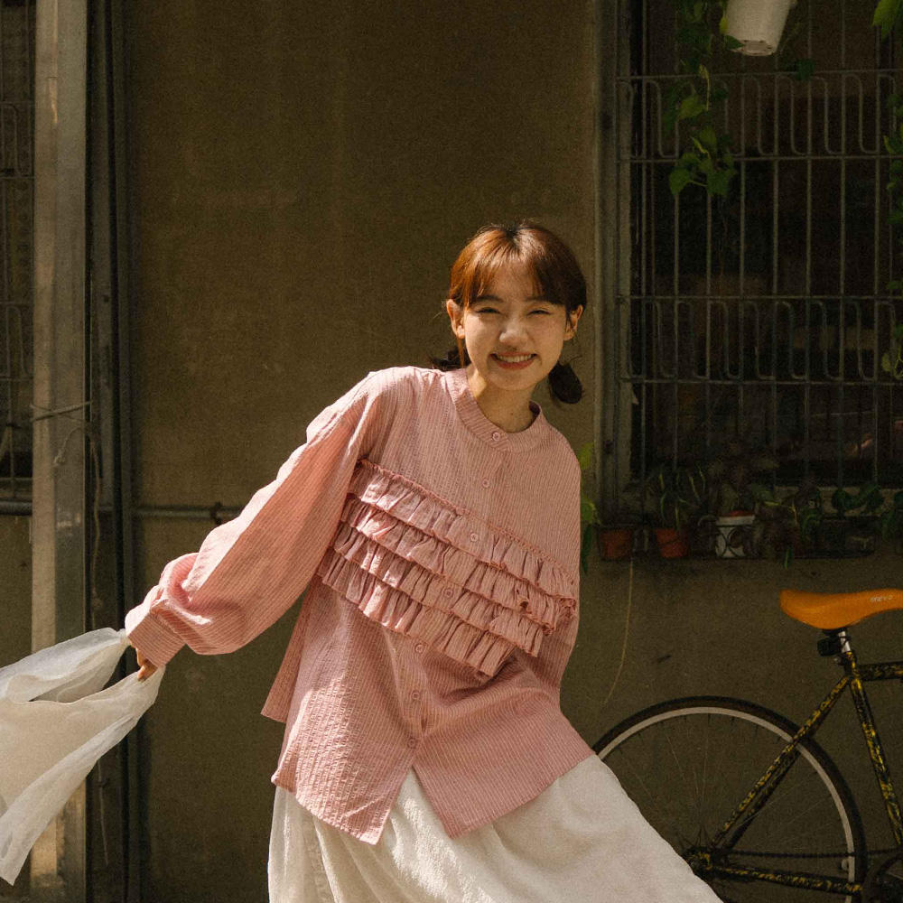 フリルストライプバンドカラーシャツ 2色展開