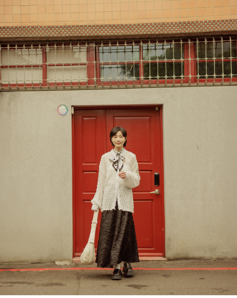 春1未收到---フェザーラウンドネックシアーシャツ 3色展開