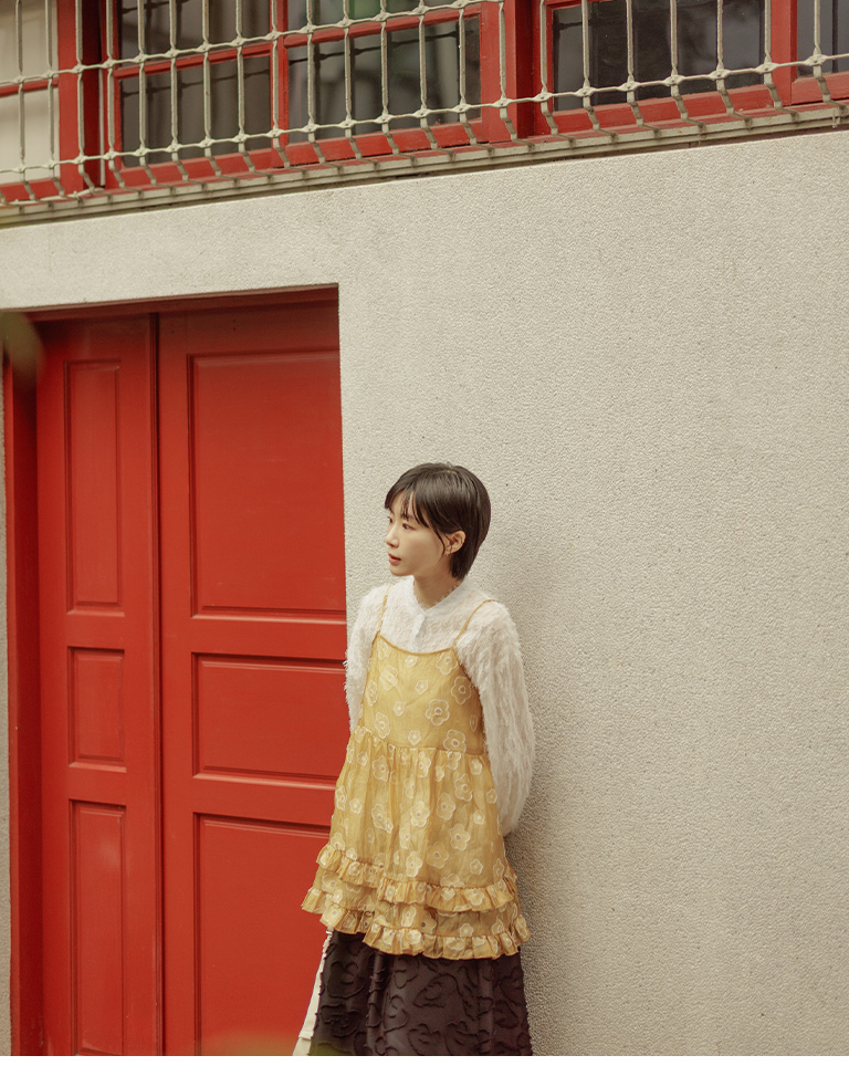 春1未收到---フェザーラウンドネックシアーシャツ 3色展開