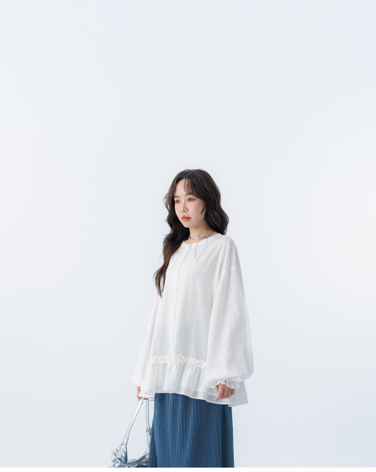 フリル裾ラウンドネックシャツ 2色展開