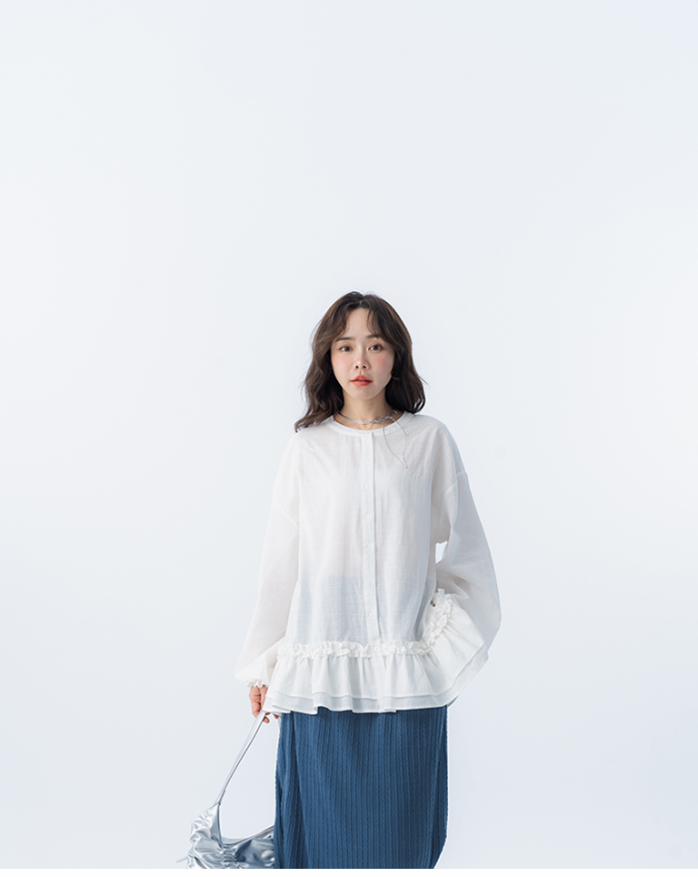 フリル裾ラウンドネックシャツ 2色展開